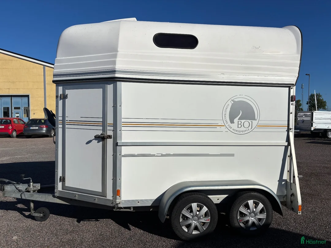 Hästtransporter  fordon & transport till salu: Mycket fin! Fronturlastning o innerdörrar  - Annons 1