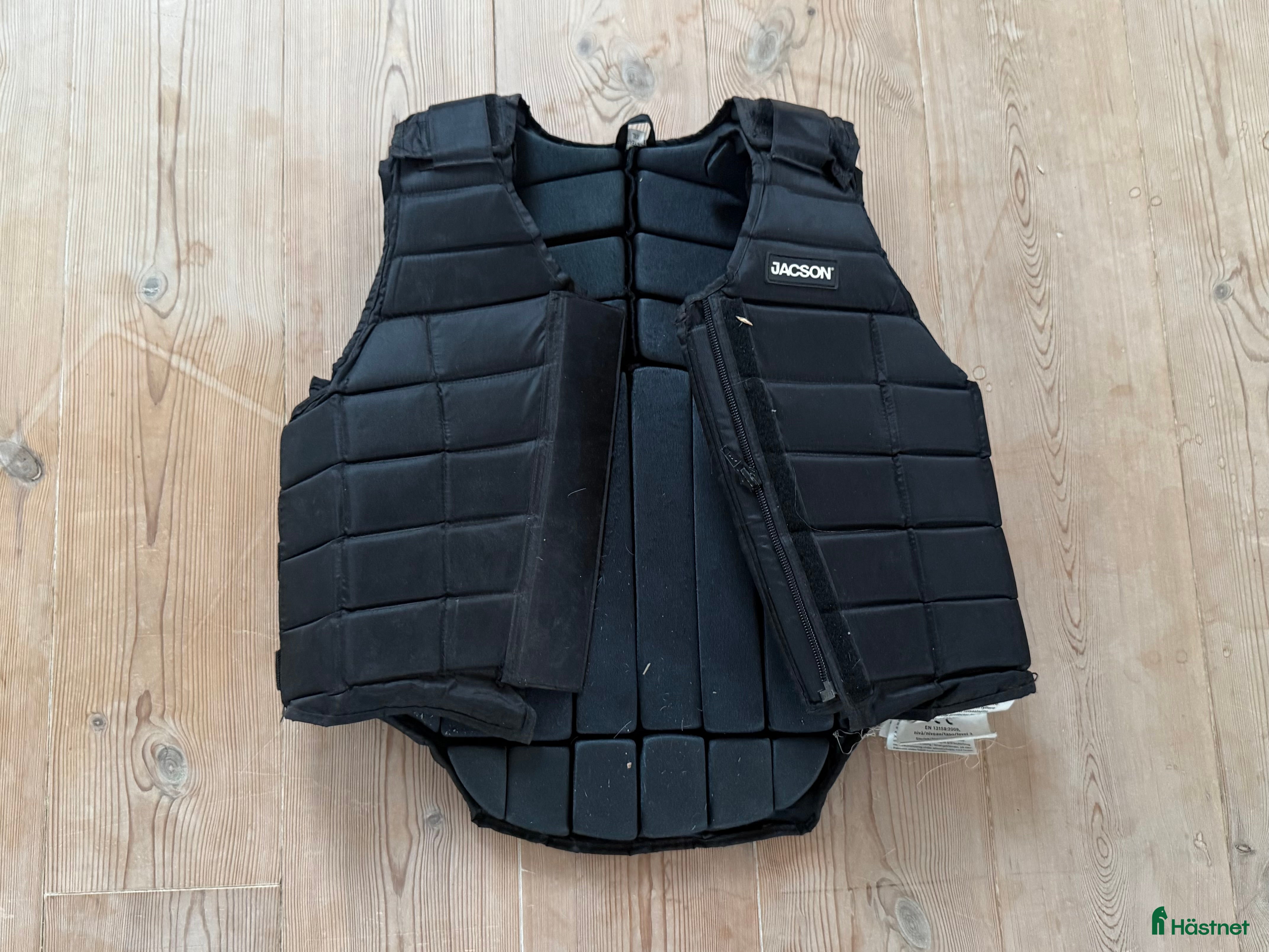 Säkerhetsvästar ryttarutrustning till salu: Fin säkerhetsväst! i Höllviken - Annons 4