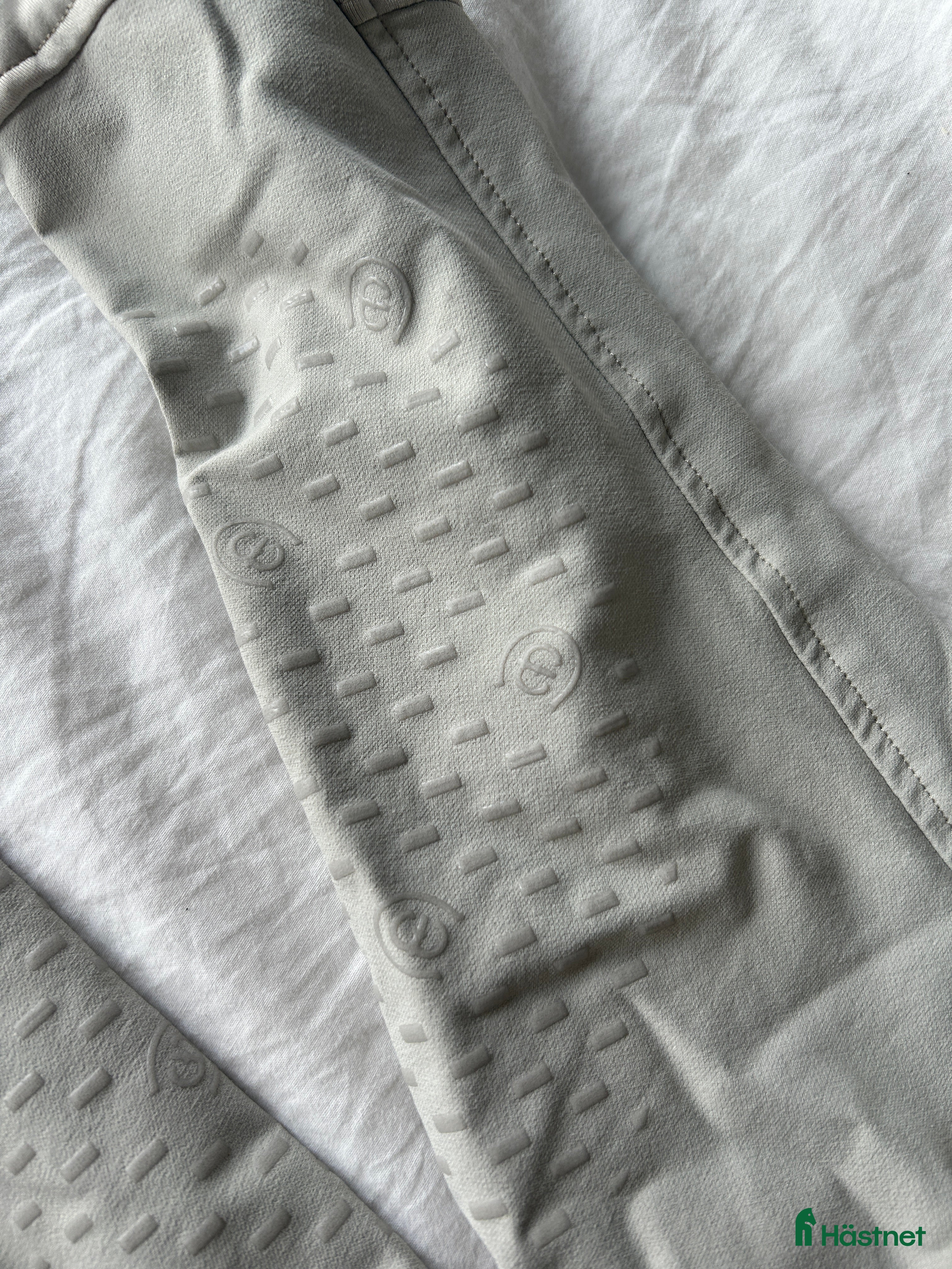 Ridbyxor ryttarutrustning till salu: Equestrian Stockholm ridbyxor  i Västra Frölunda - Annons 2