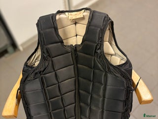 Säkerhetsvästar ryttarutrustning till salu: Racesafe säkerhetsväst i Ronneby - Annons 24