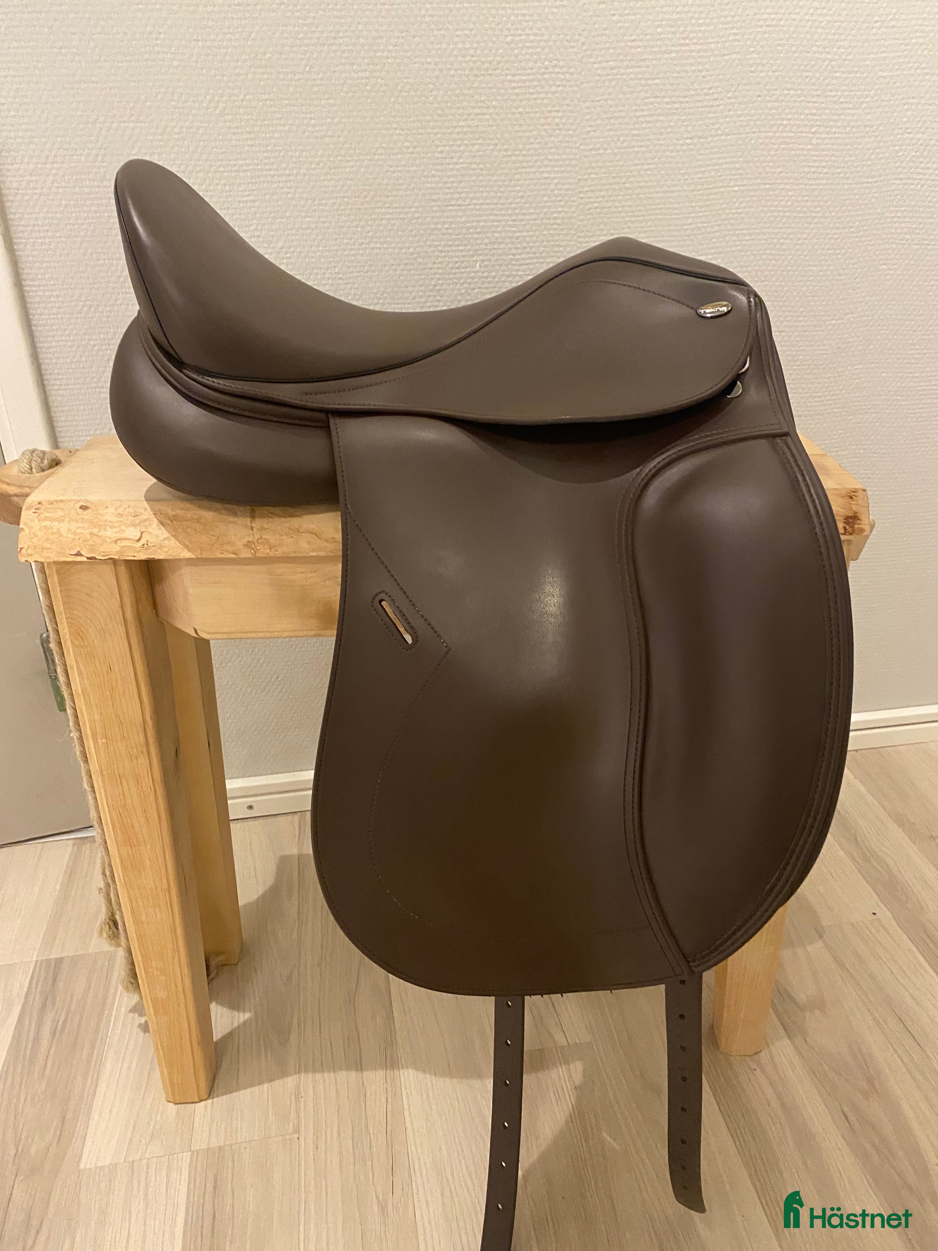 Sadlar hästutrustning till salu: Tekna dressyr 16,5” med gjord & koppjärn  i Motala - Annons 3