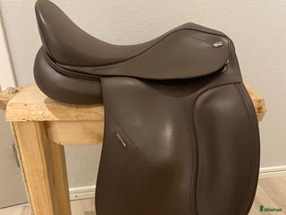 Sadlar hästutrustning till salu: Tekna dressyr 16,5” med gjord & koppjärn i Motala - Annons 4