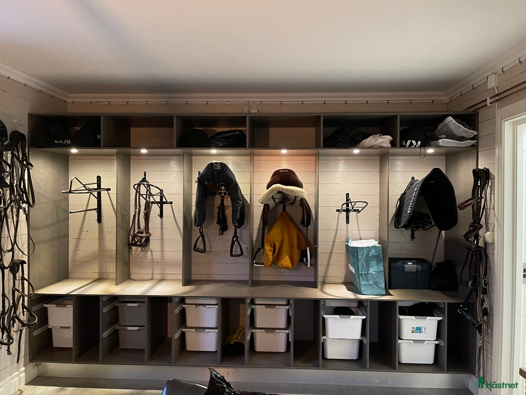  stallplats finnes: 1 eller 2 helinackoderingsplatser erbjudes i Vallda - Annons 2