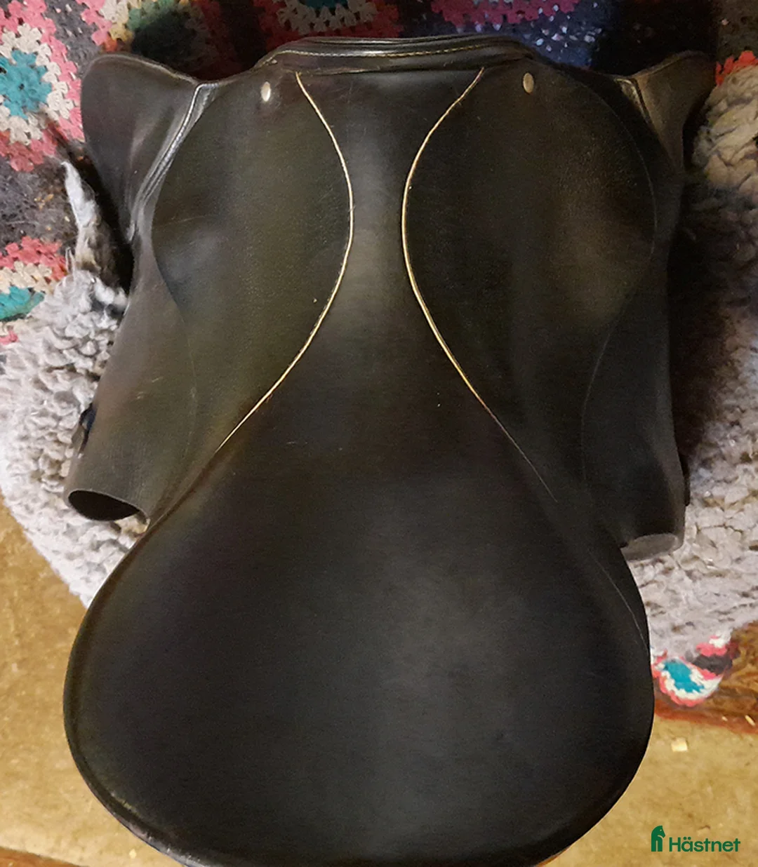 Sadlar hästutrustning till salu: 2 äldre funktionsdugliga sadlar vid - Annons 2