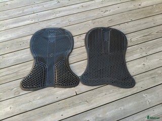 Sadeltillbehör hästutrustning till salu: Siliconpadar i Kristianstad - Annons 1