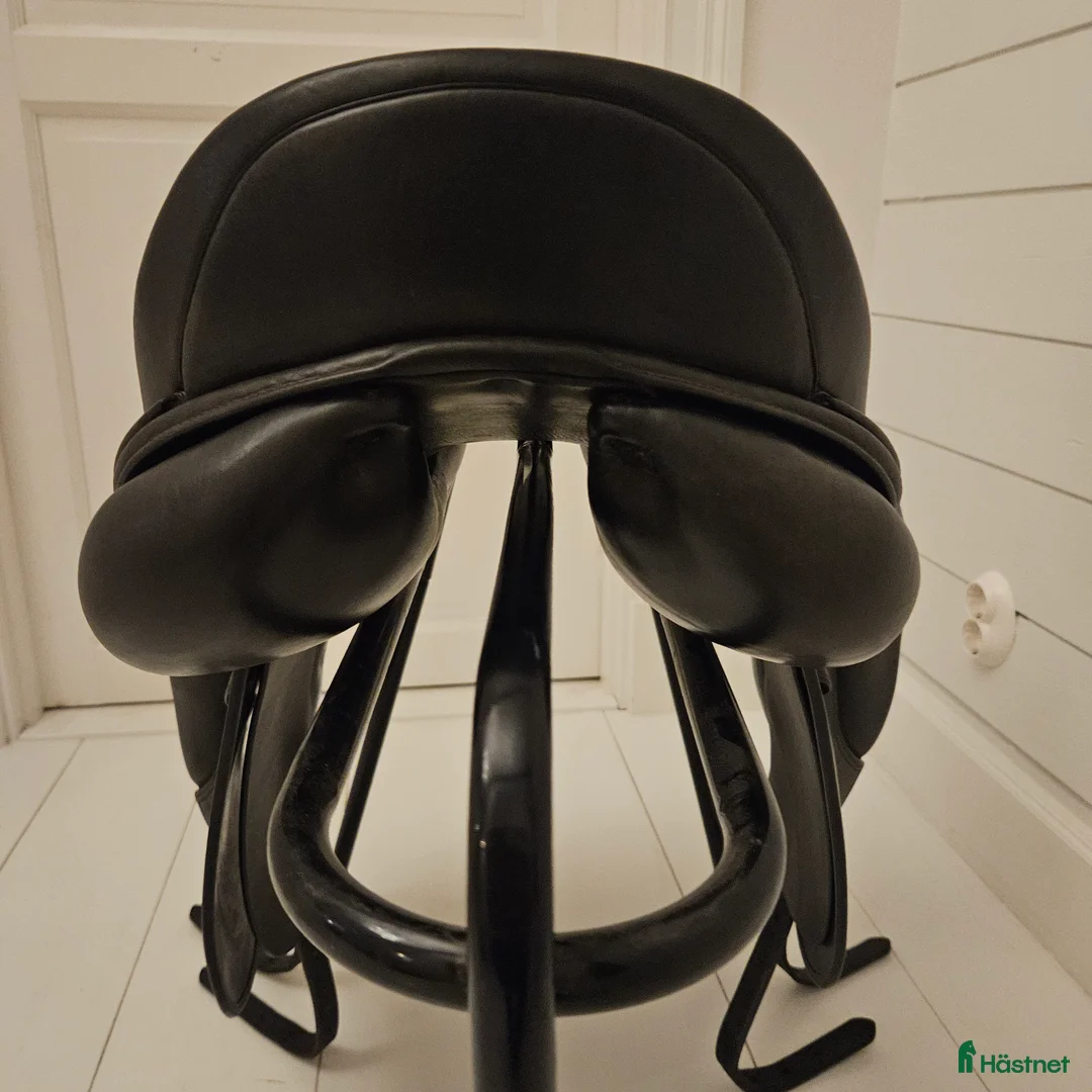 Sadlar hästutrustning till salu: Lippo Azzario i Lyrestad - Annons 3