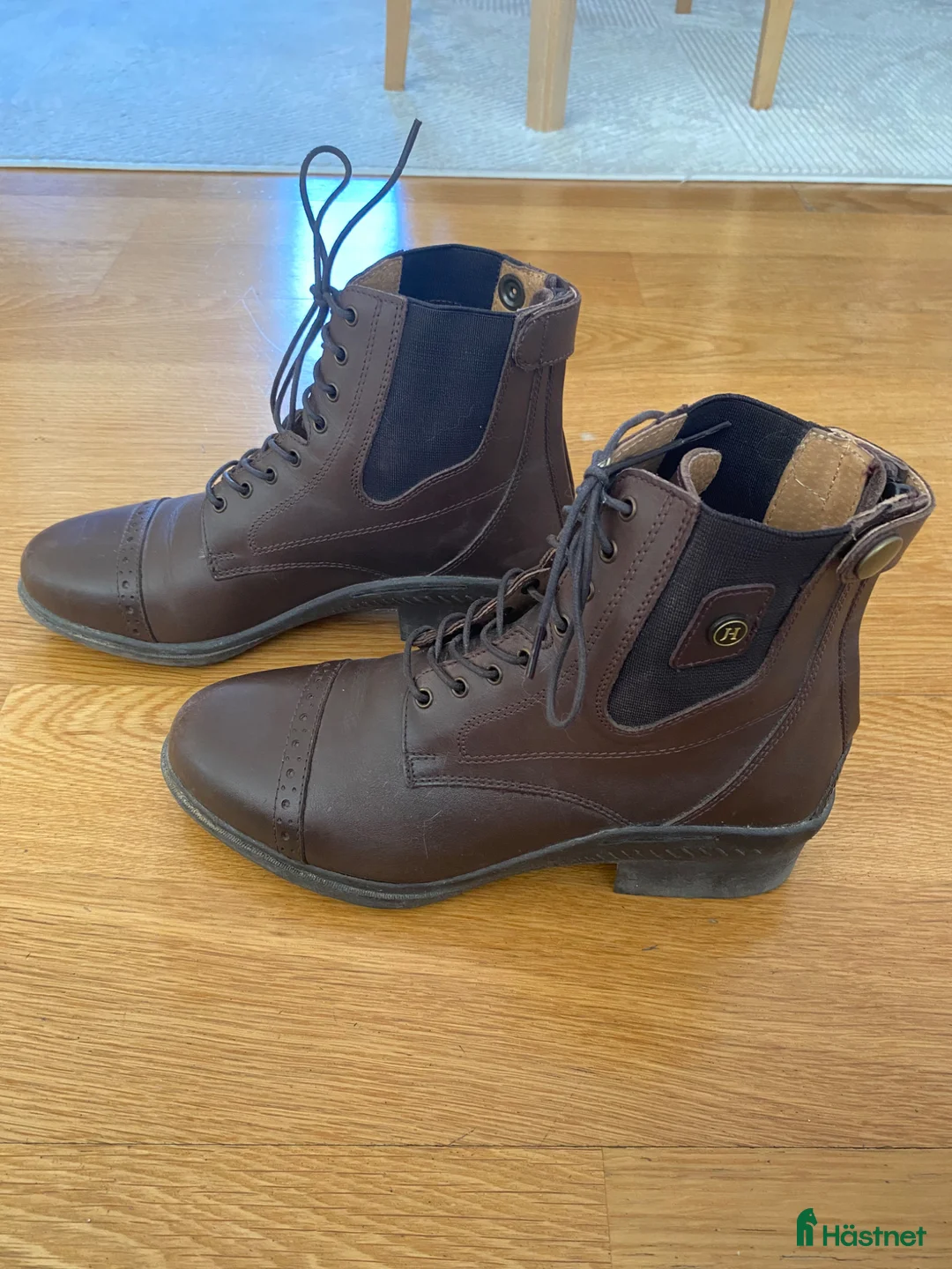 Ridstövlar ryttarutrustning till salu: Bruna Jodhpur Casone strl 37 - Annons 1