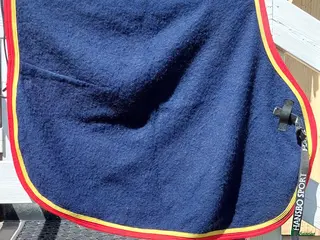 Täcken hästutrustning till salu: Ländtäcke ull i Veddige - Annons 4