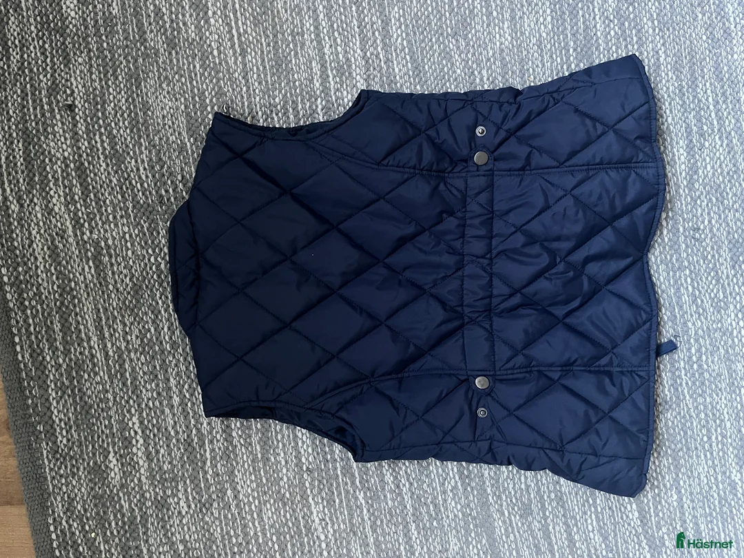 Jackor & Kavajer ryttarutrustning till salu: Väst  i Habo - Annons 2