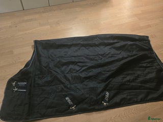 Täcken hästutrustning till salu: Stalltäcke 100g i Gävle - Annons 6