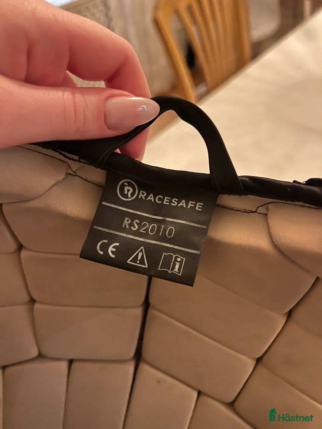 Säkerhetsvästar ryttarutrustning till salu: Racesafe väst i Bollnäs - Annons 3