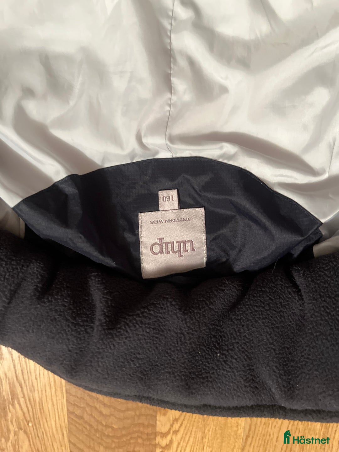 Jackor & Kavajer ryttarutrustning till salu: Uhip longjacket junior i Stockholm - Annons 3