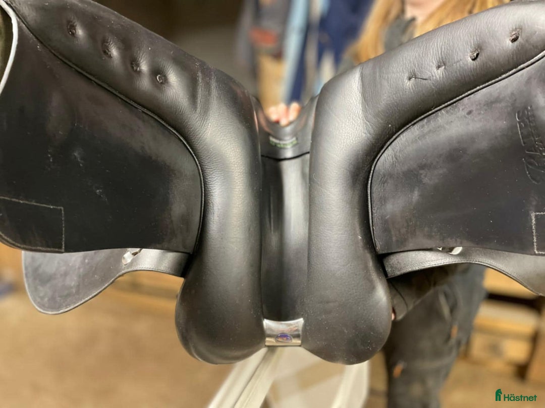 Sadlar hästutrustning till salu: Bates Caprilli 16.5” i Bollebygd - Annons 7