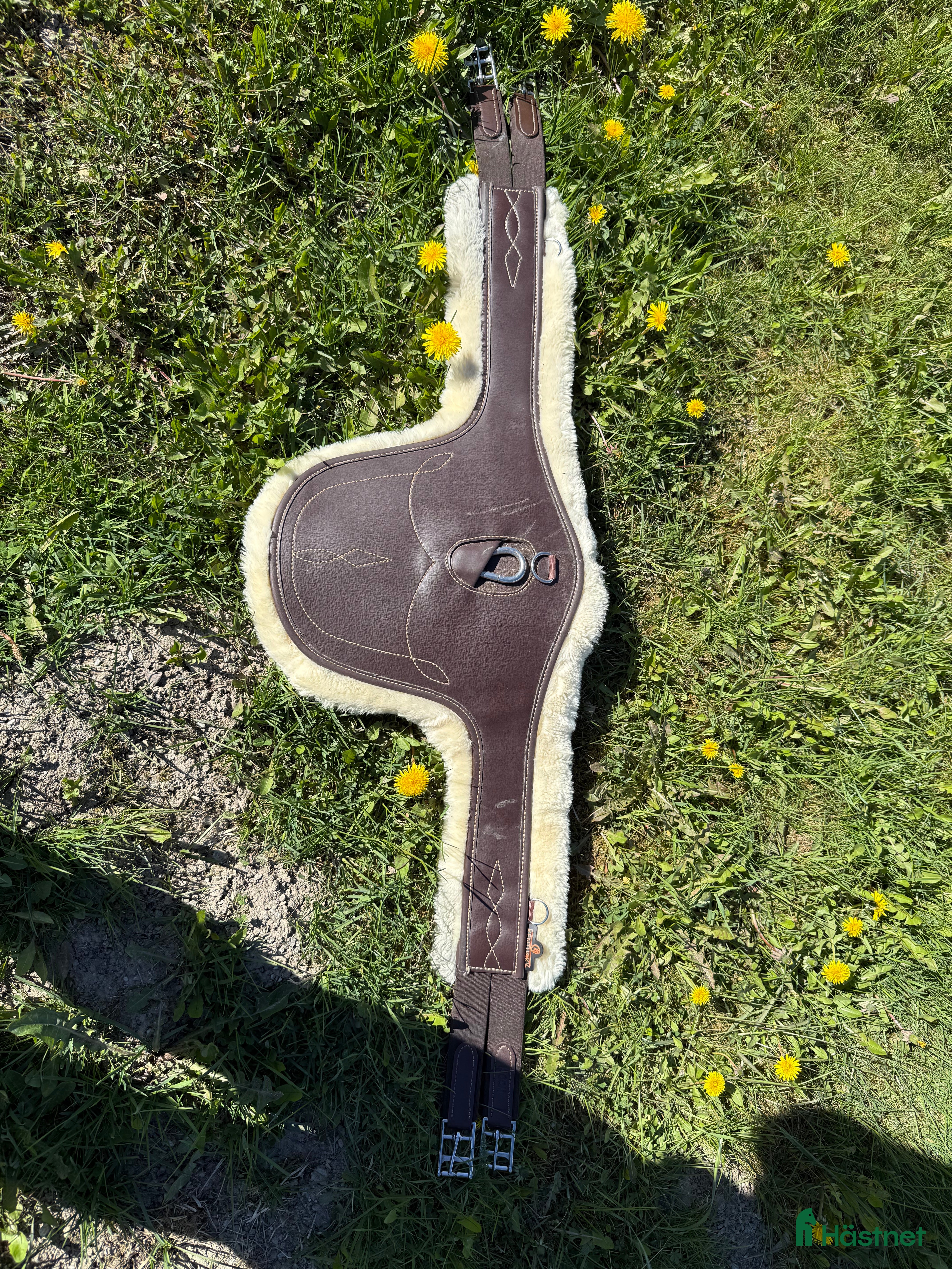 Sadeltillbehör hästutrustning till salu: Kentucky magplatta med fårskinn i Bro - Annons 20