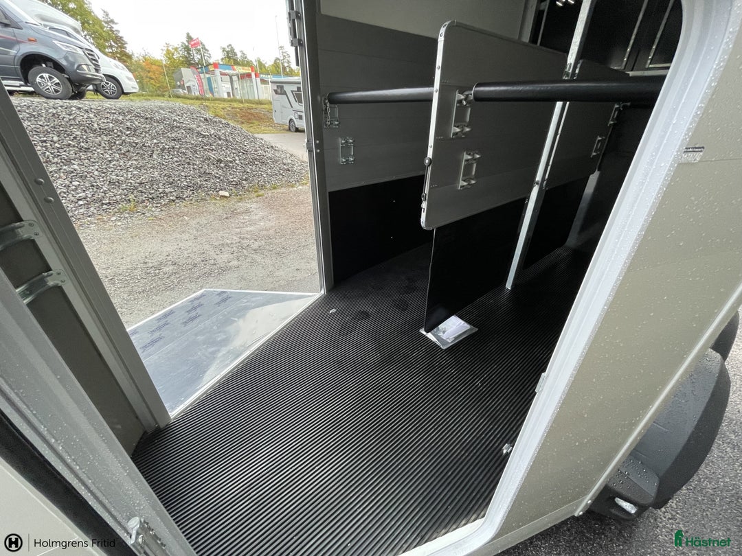 Hästtransporter  fordon & transport till salu: Släp för 2 stora hästar i Västervik - Annons 6