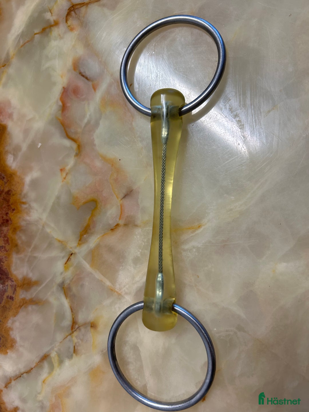 Bett hästutrustning till salu: Gummibett med säkerhetstråd. i Hällekis - Annons 3