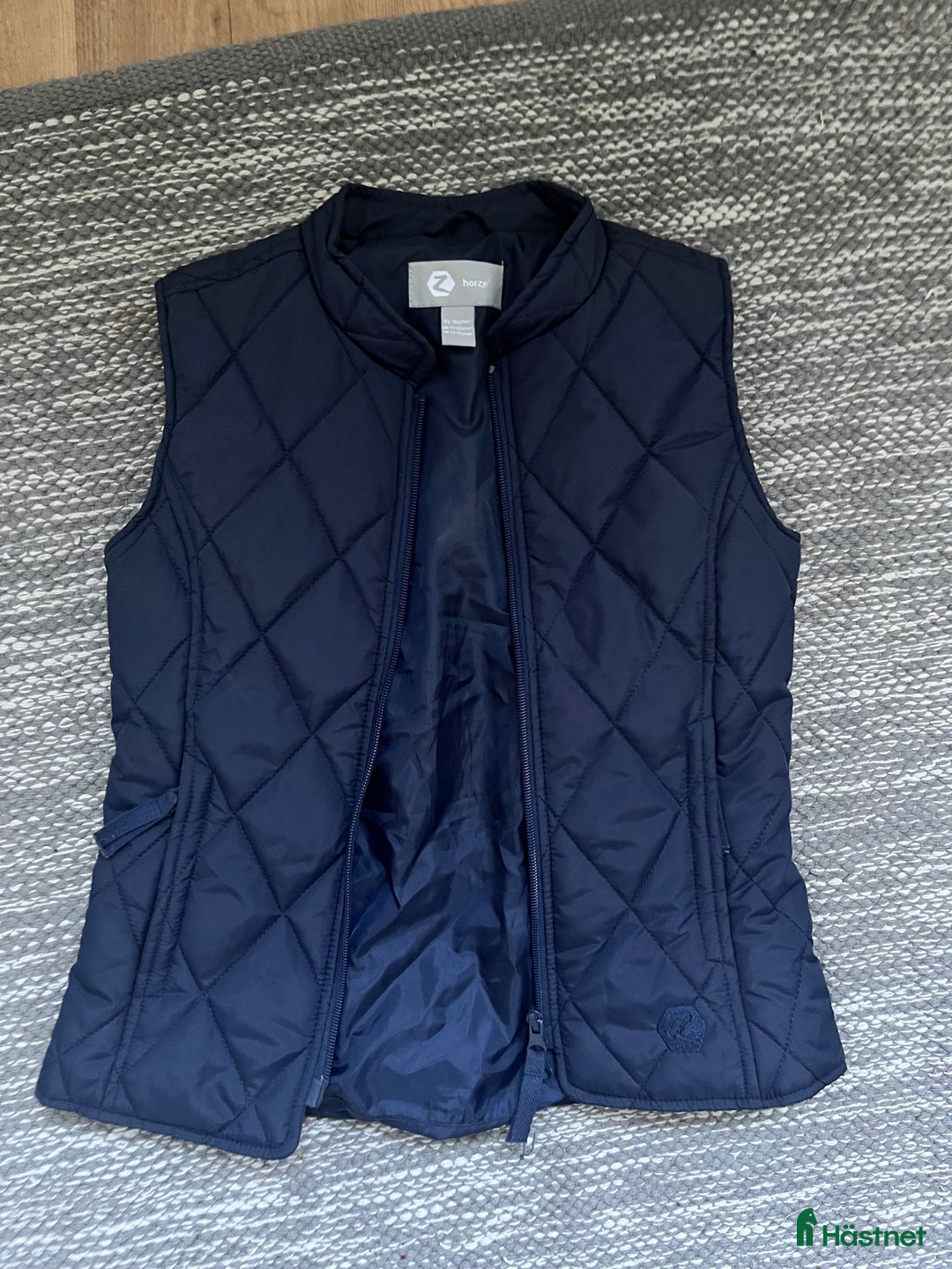 Jackor & Kavajer ryttarutrustning till salu: Väst  i Habo - Annons 1