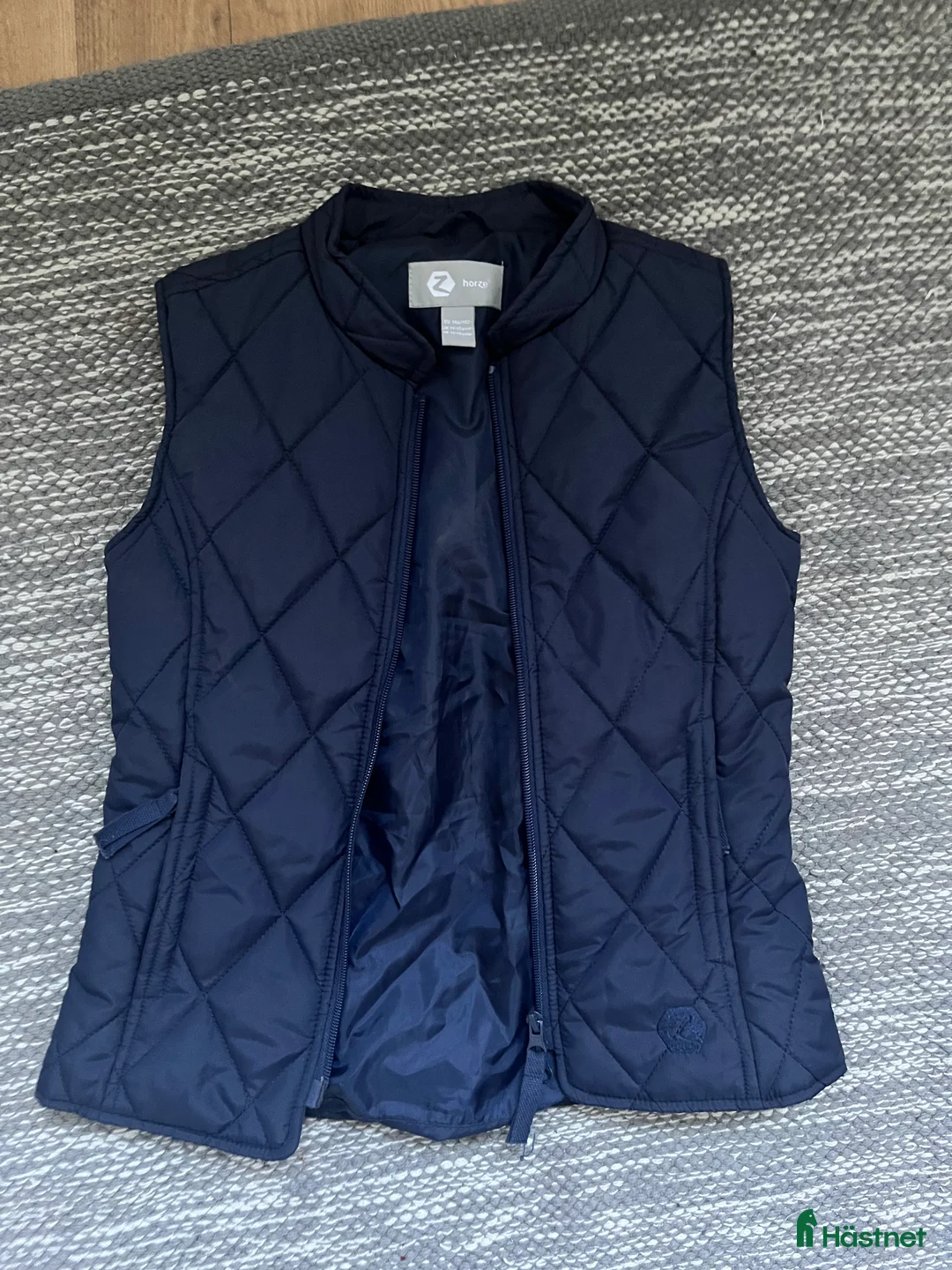 Jackor & Kavajer ryttarutrustning till salu: Väst  i Habo - Annons 1