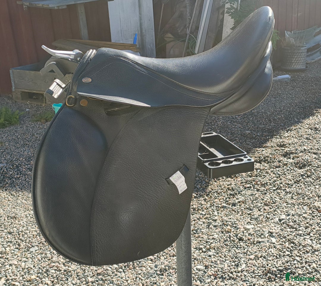Sadlar hästutrustning till salu: Allround sadel för dom rundare hästarna i Lödöse - Annons 2