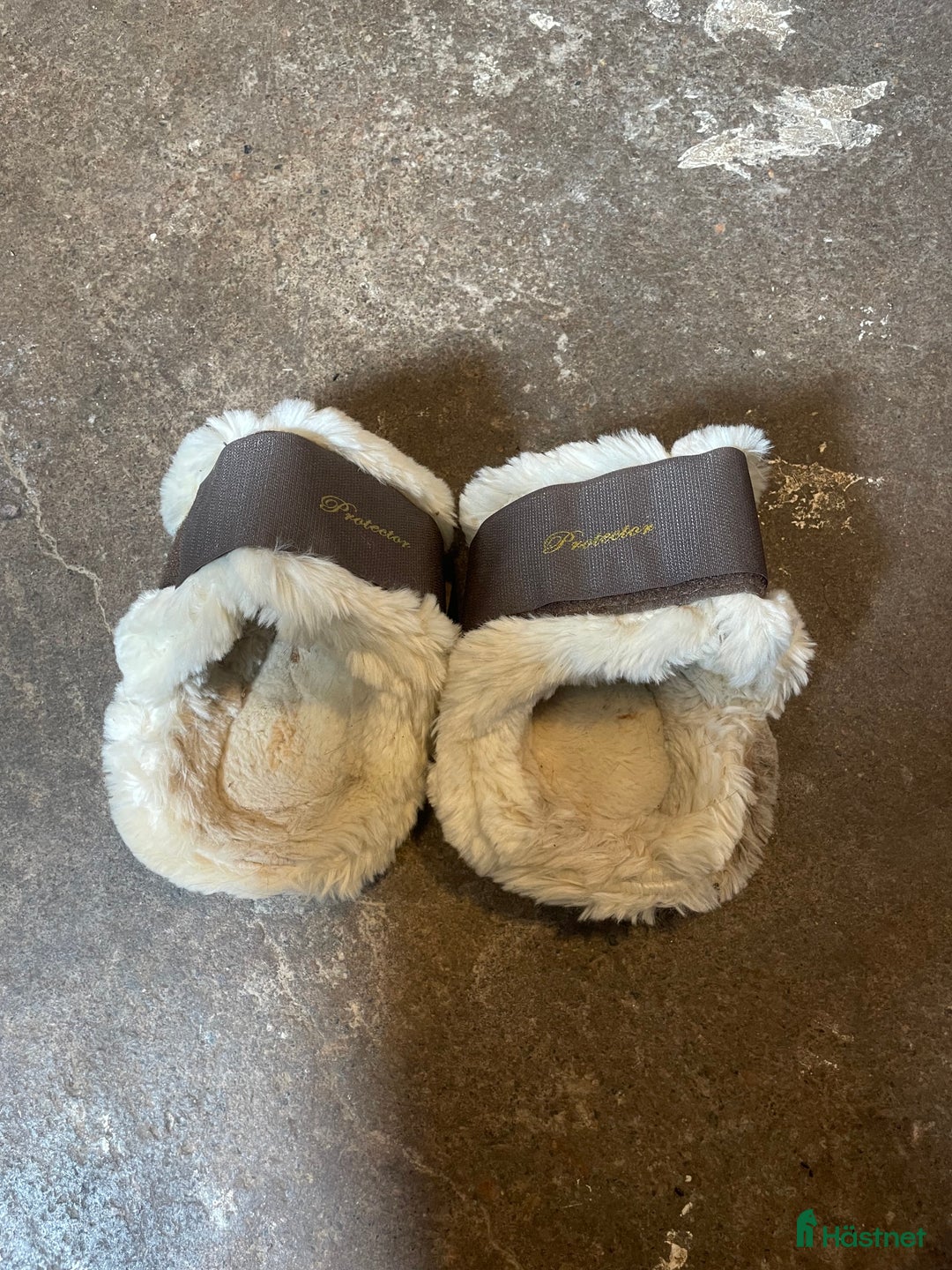 Benskydd hästutrustning till salu: Fluffiga benskydd  i Vetlanda - Annons 2