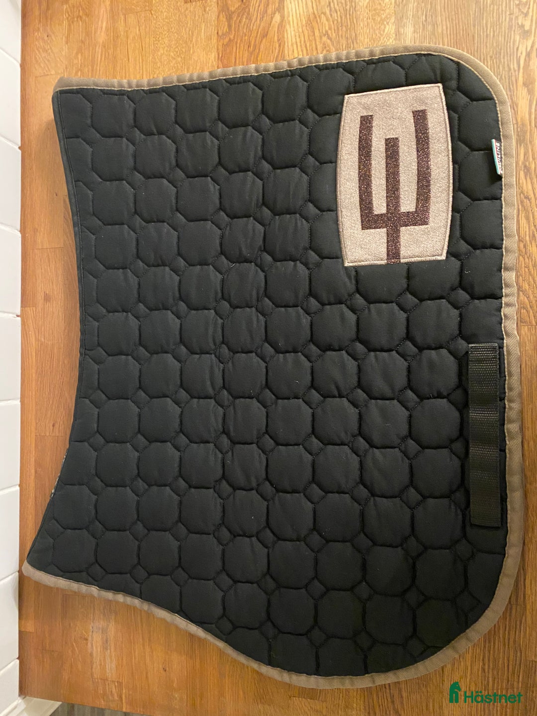 Schabrak & Vojlockar hästutrustning till salu: Equipe och E-logga schabrak i Brålanda - Annons 2