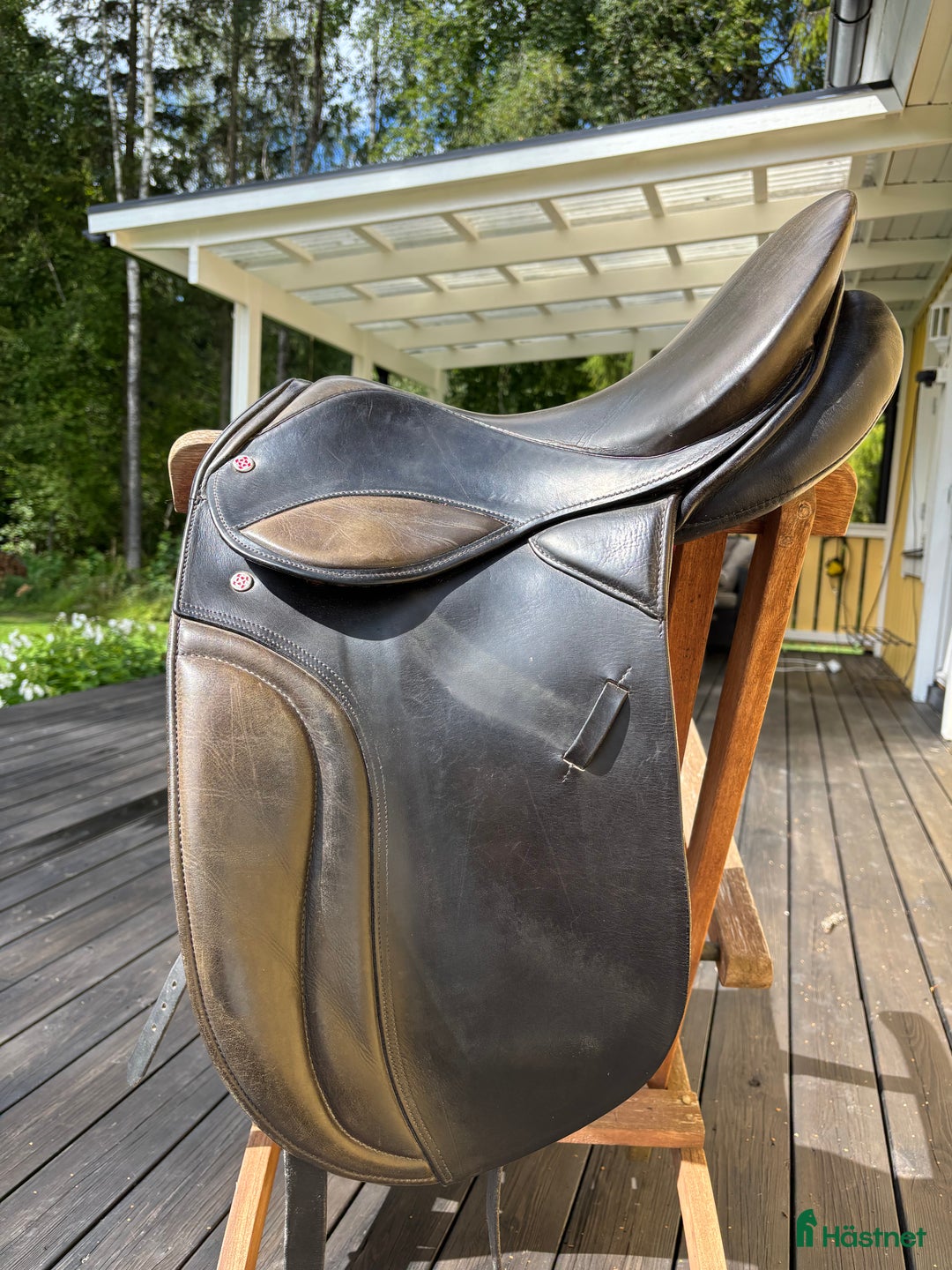 Sadlar hästutrustning till salu: Dressyrsadel av enklare modell i Björklinge - Annons 2
