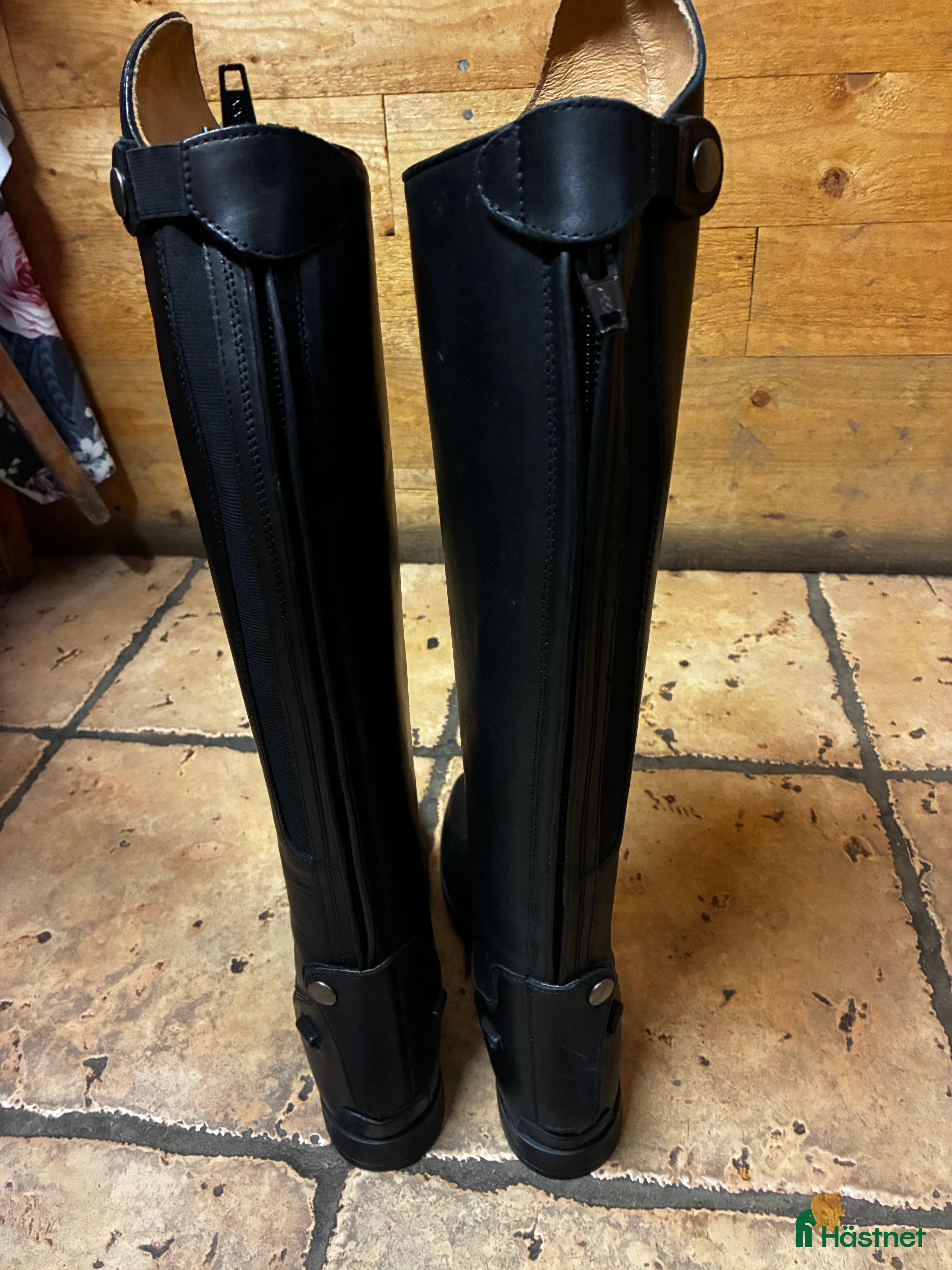 Ridstövlar ryttarutrustning till salu: Kvalitets läderstövlar  i Värmdö - Annons 1