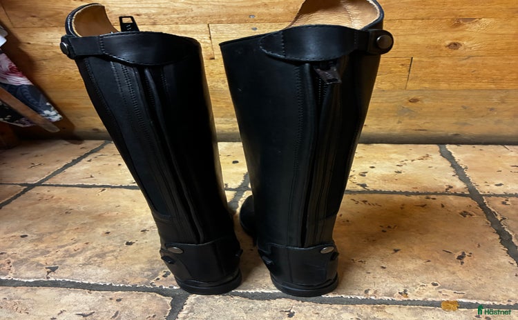Ridstövlar ryttarutrustning till salu i Värmdö - Annons 19