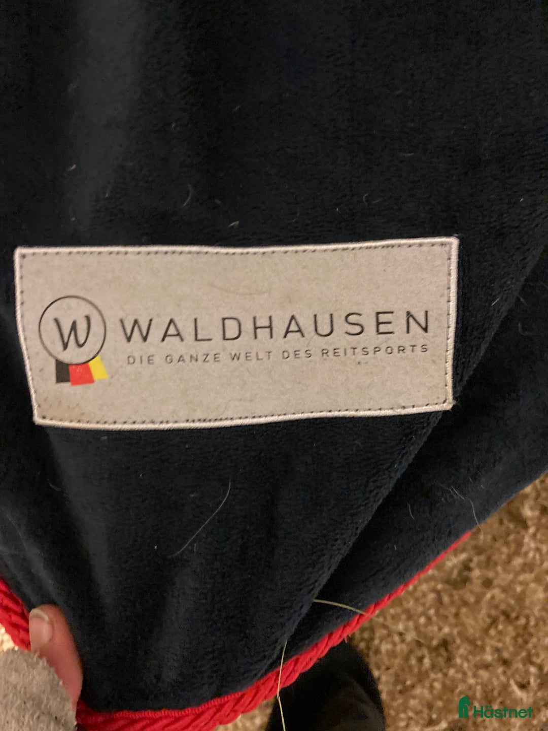 Täcken hästutrustning till salu: Blått fleece täcke  i Alnö - Annons 5