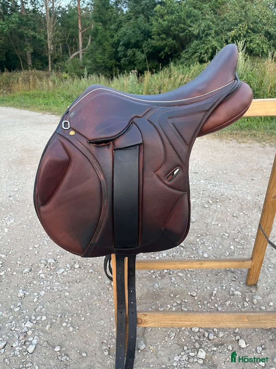 Sadlar hästutrustning till salu: HBC-sadel i Klintehamn - Annons 1