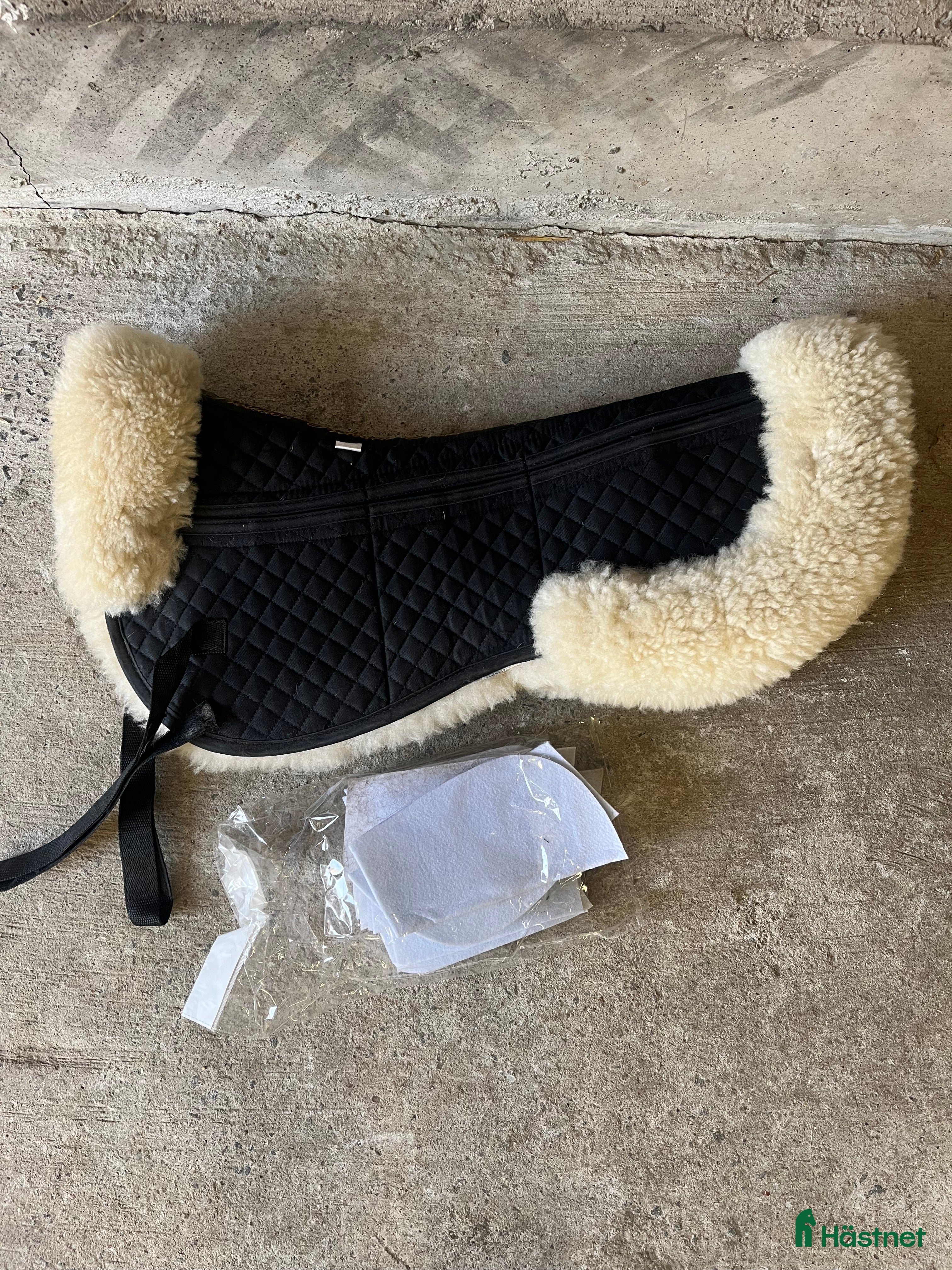 Sadeltillbehör hästutrustning till salu: inläggs fårpadd protector i Hajom - Annons 3