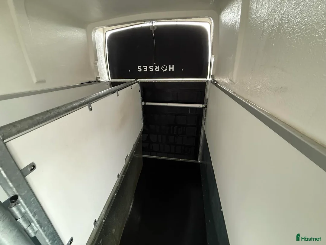 Hästtransporter  fordon & transport till salu: Royal XT - funktionell, smidig och säker!  i Köping - Annons 4