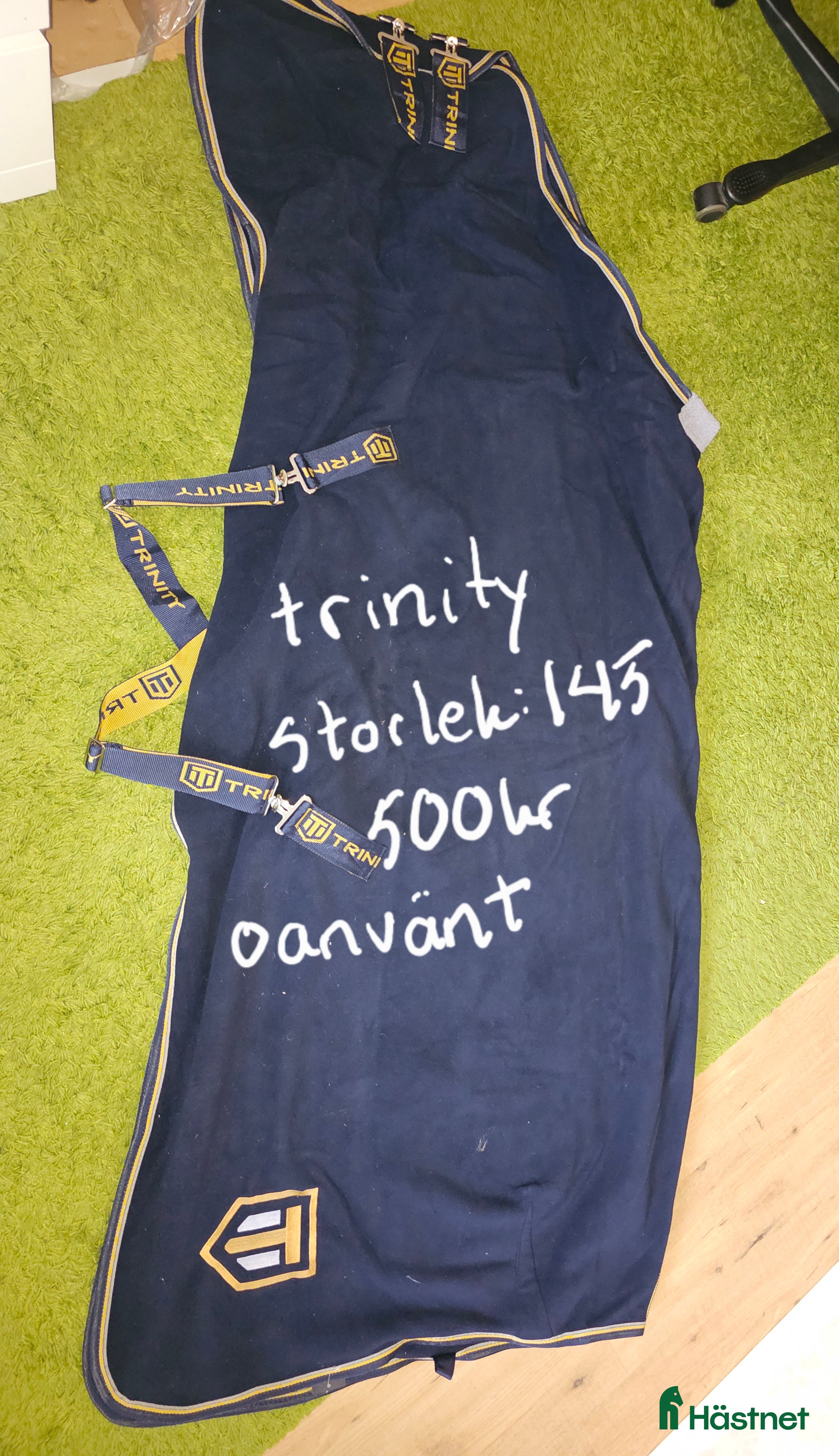 Täcken hästutrustning till salu: Mörkblått trinity fleectäcke i Arvika - Annons 1