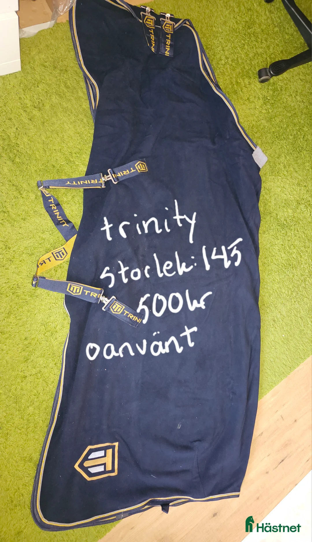 Täcken hästutrustning till salu: Mörkblått trinity fleectäcke i Arvika - Annons 1