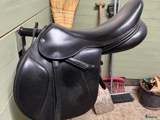 Sadlar hästutrustning till salu: Frank Baines Hoppsadel i Nora - Annons 4