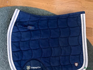 Schabrak & Vojlockar hästutrustning till salu: Fint Trinity dressyrschabrak i Sollentuna - Annons 16