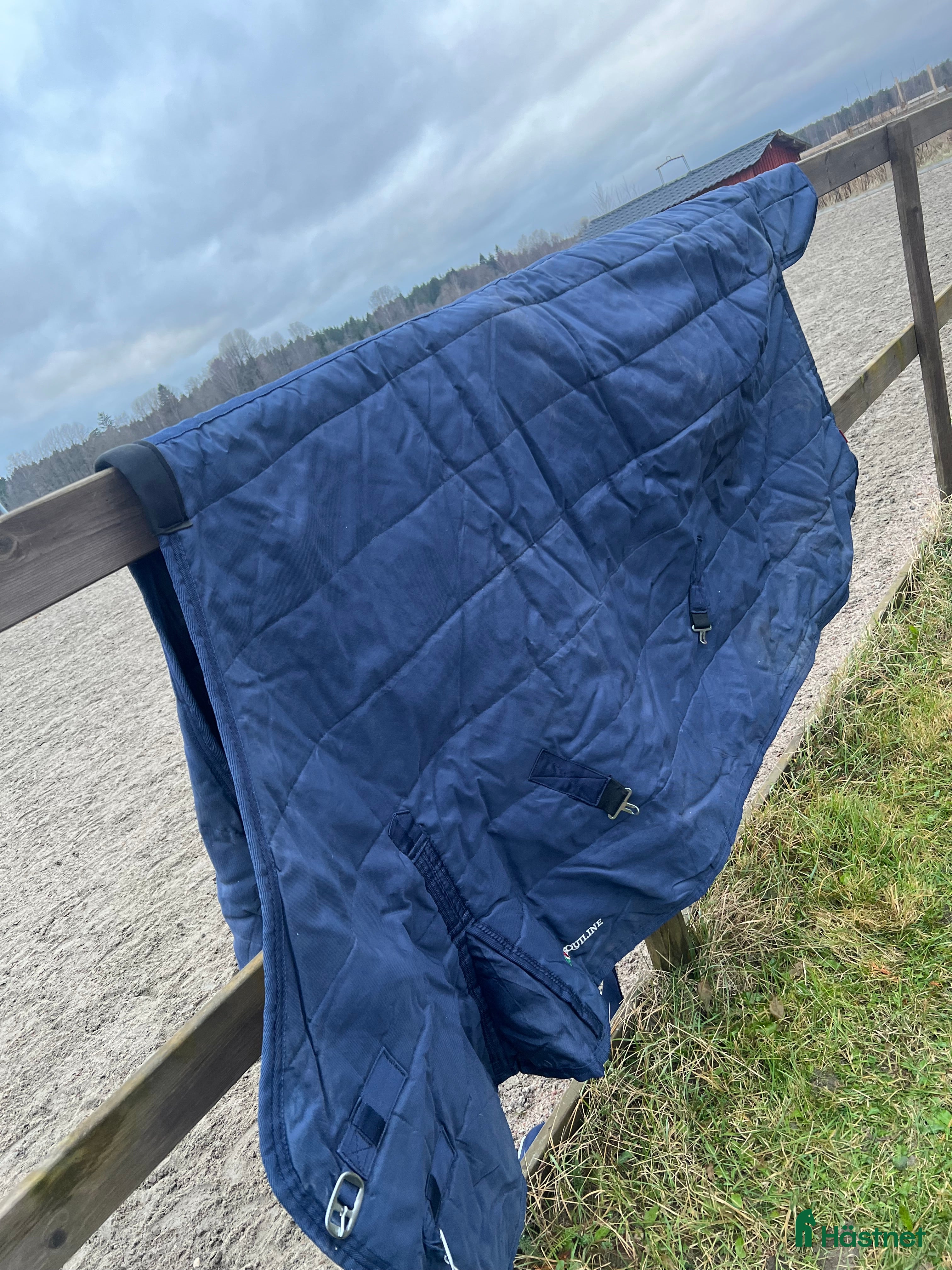 Täcken hästutrustning till salu: *BILLIGT* Equiline Stalltäcke 250g i Karlstad - Annons 12
