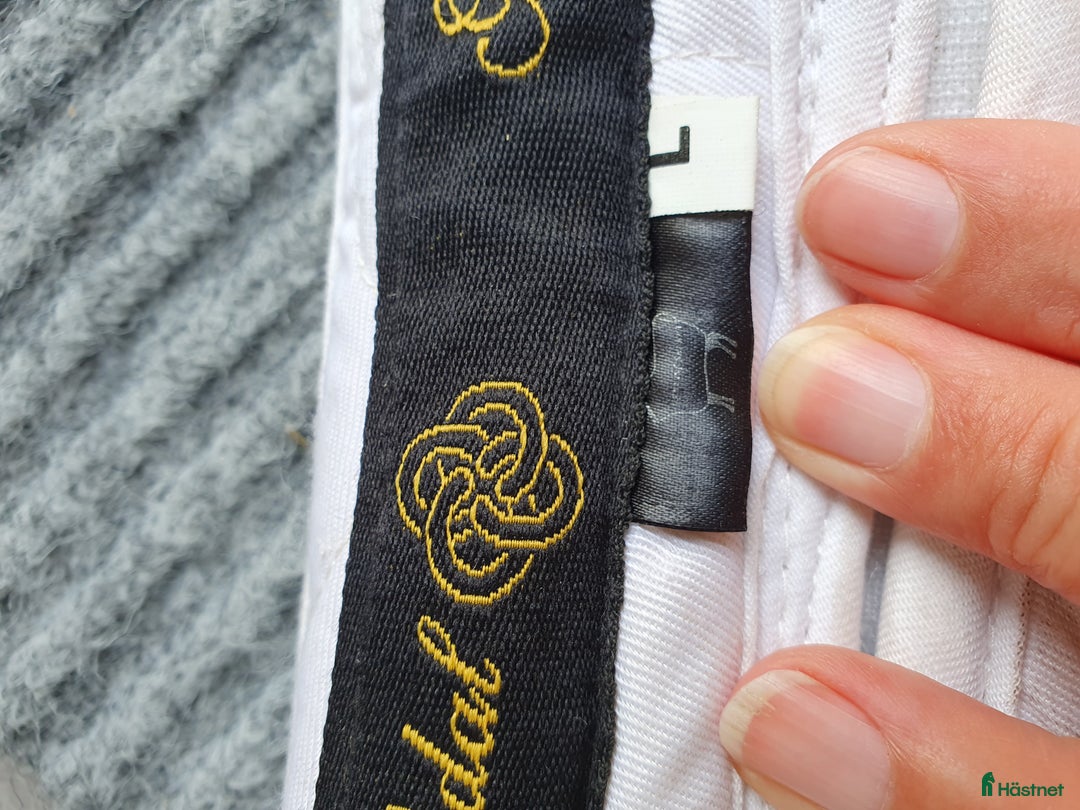 Sadeltillbehör hästutrustning till salu: Fårskinnspadd vit i Helsingborg - Annons 3