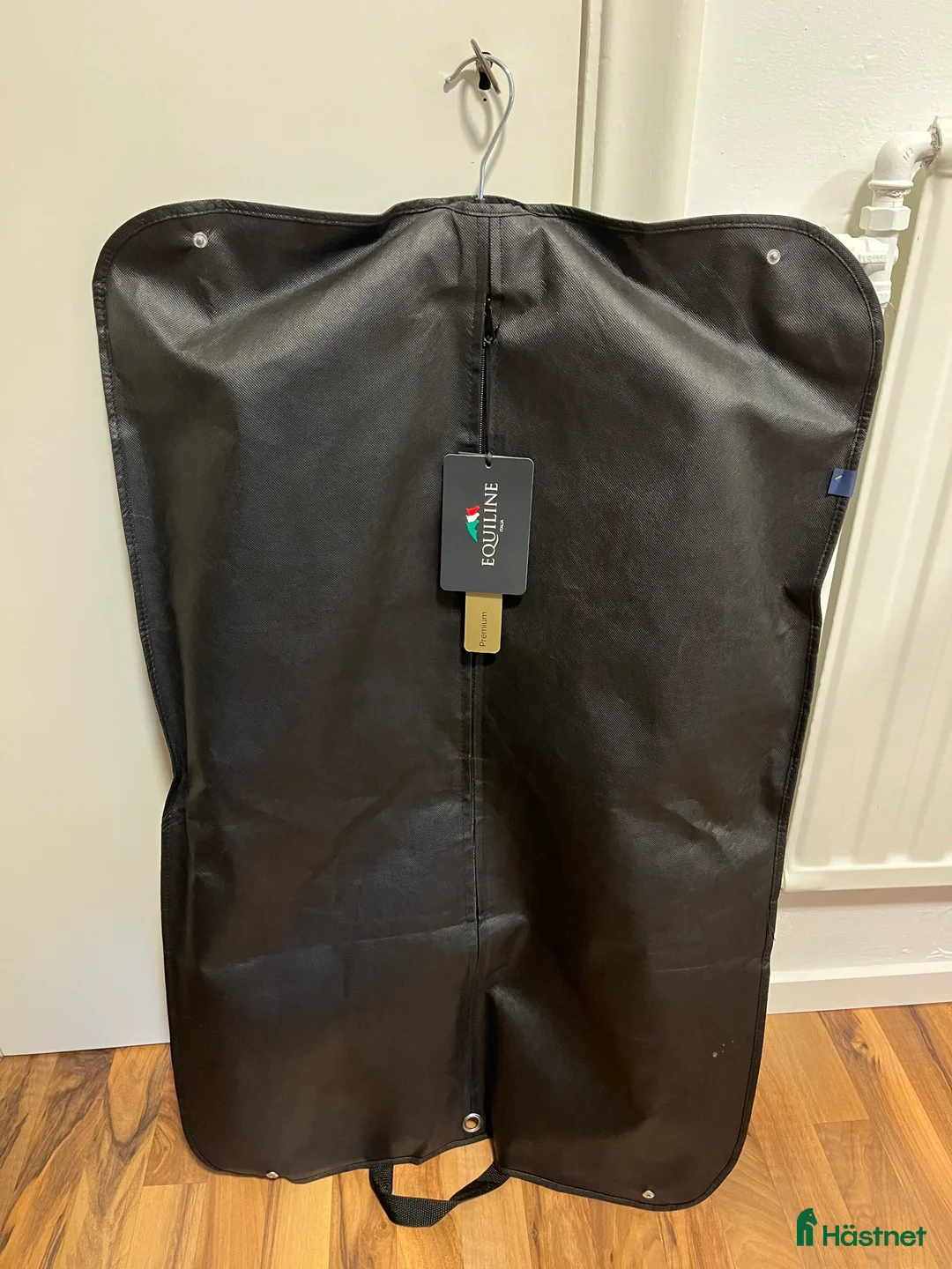 Jackor & Kavajer ryttarutrustning till salu: Världens finaste tävlingskavaj säljes i Smedstorp - Annons 10