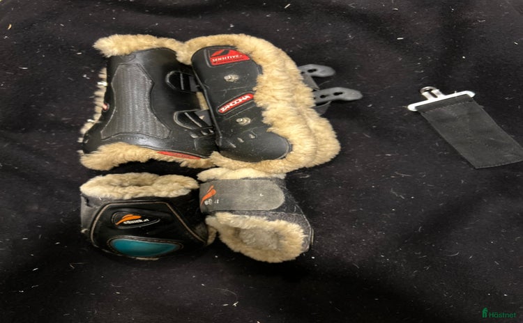 Schabrak & Vojlockar hästutrustning till salu: Märkes utrustning  i Sparsör - Annons 1