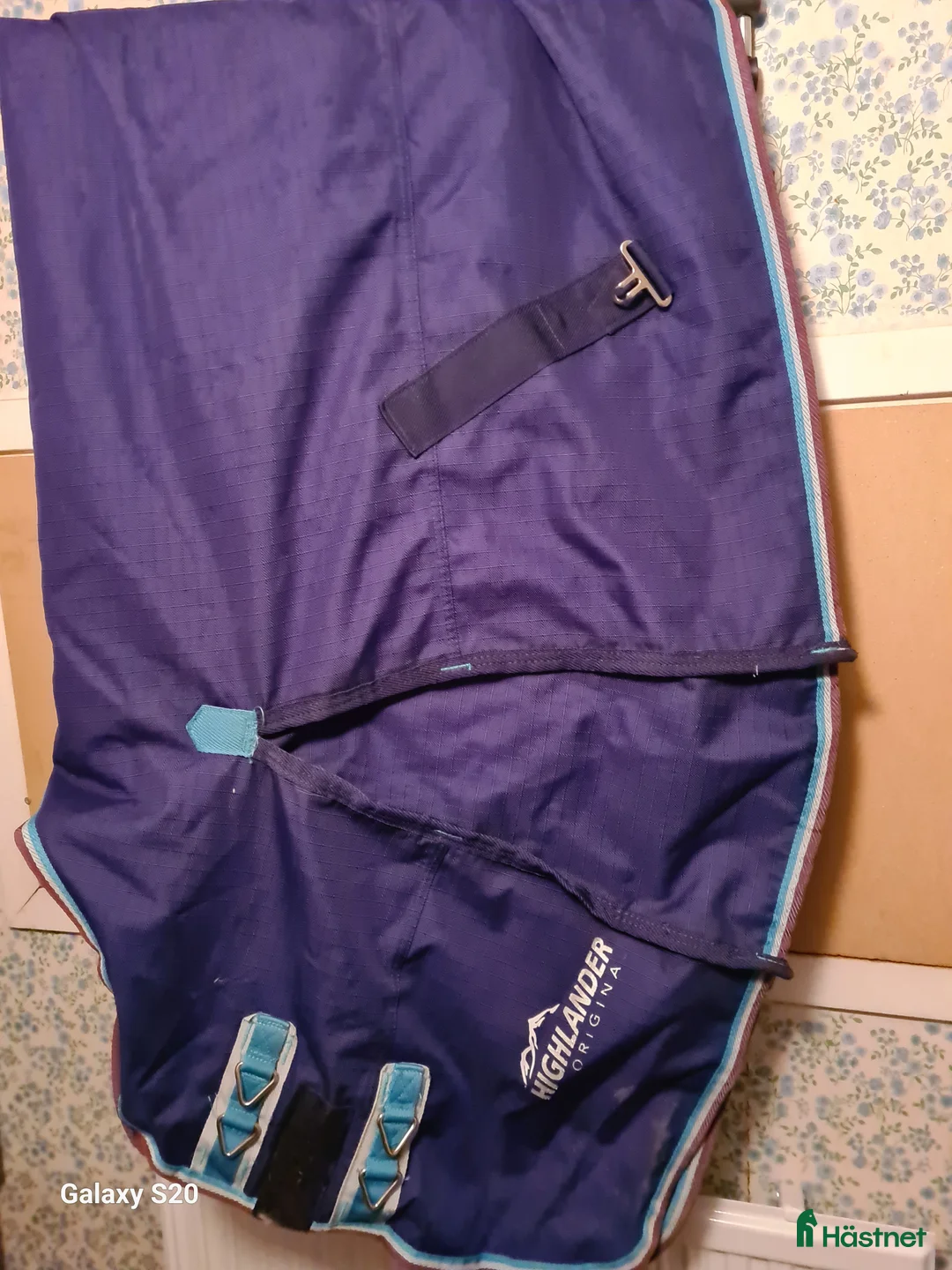 Täcken hästutrustning till salu: Shires täcken i Mariestad - Annons 2