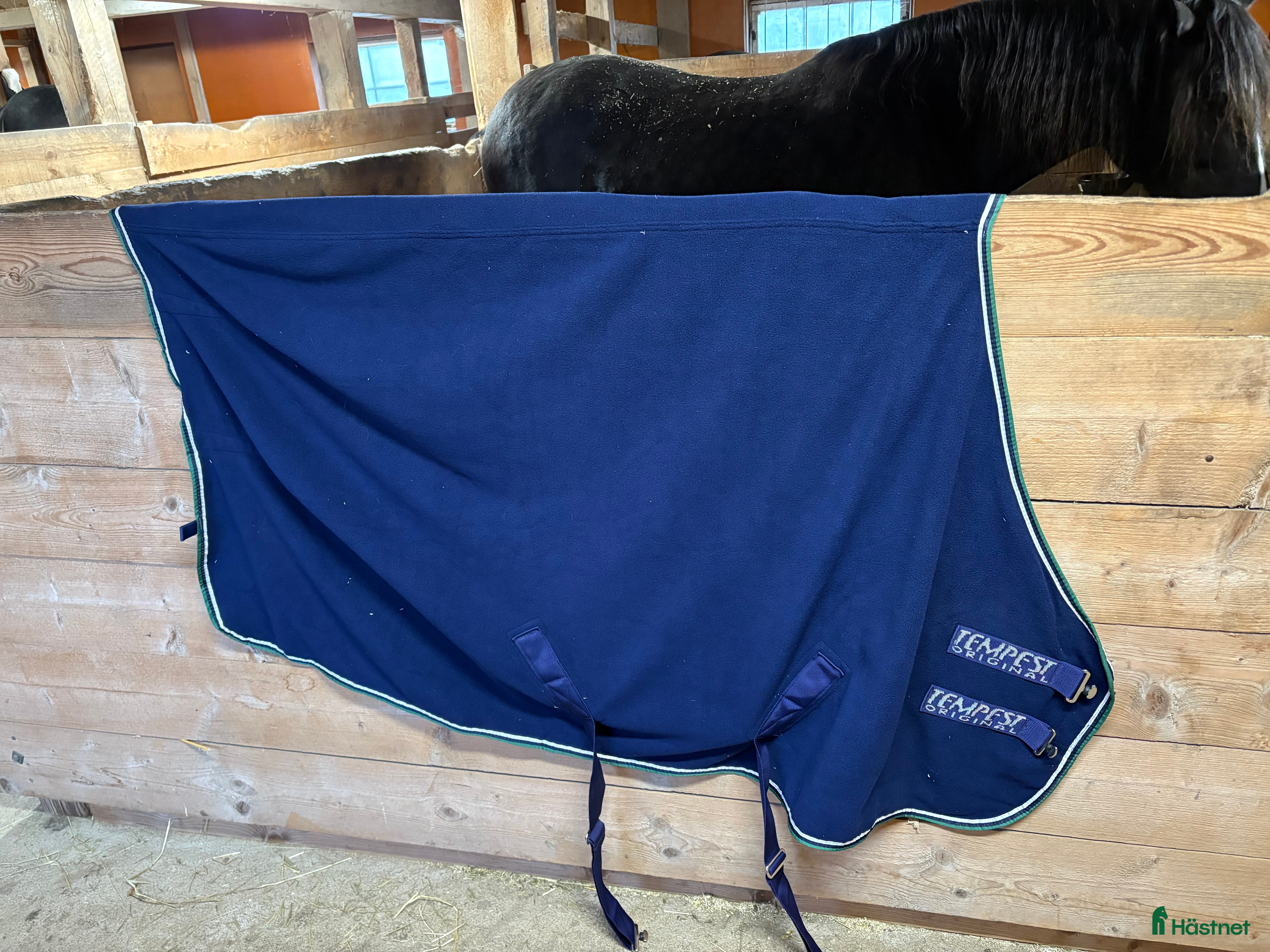 Täcken hästutrustning till salu: Nytt fleecetäcke  i Vikbolandet - Annons 14
