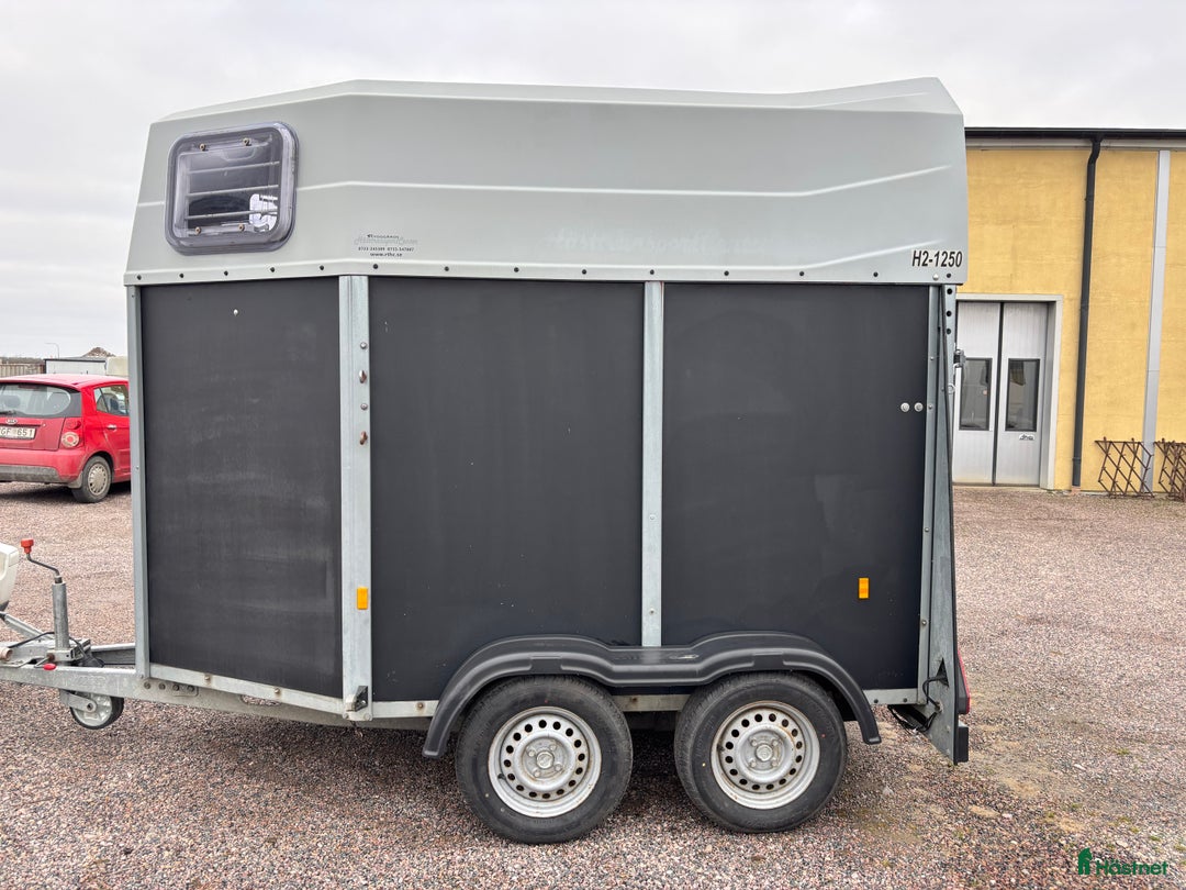 Hästtransporter  fordon & transport till salu: Nytt golv  i Skurup - Annons 2