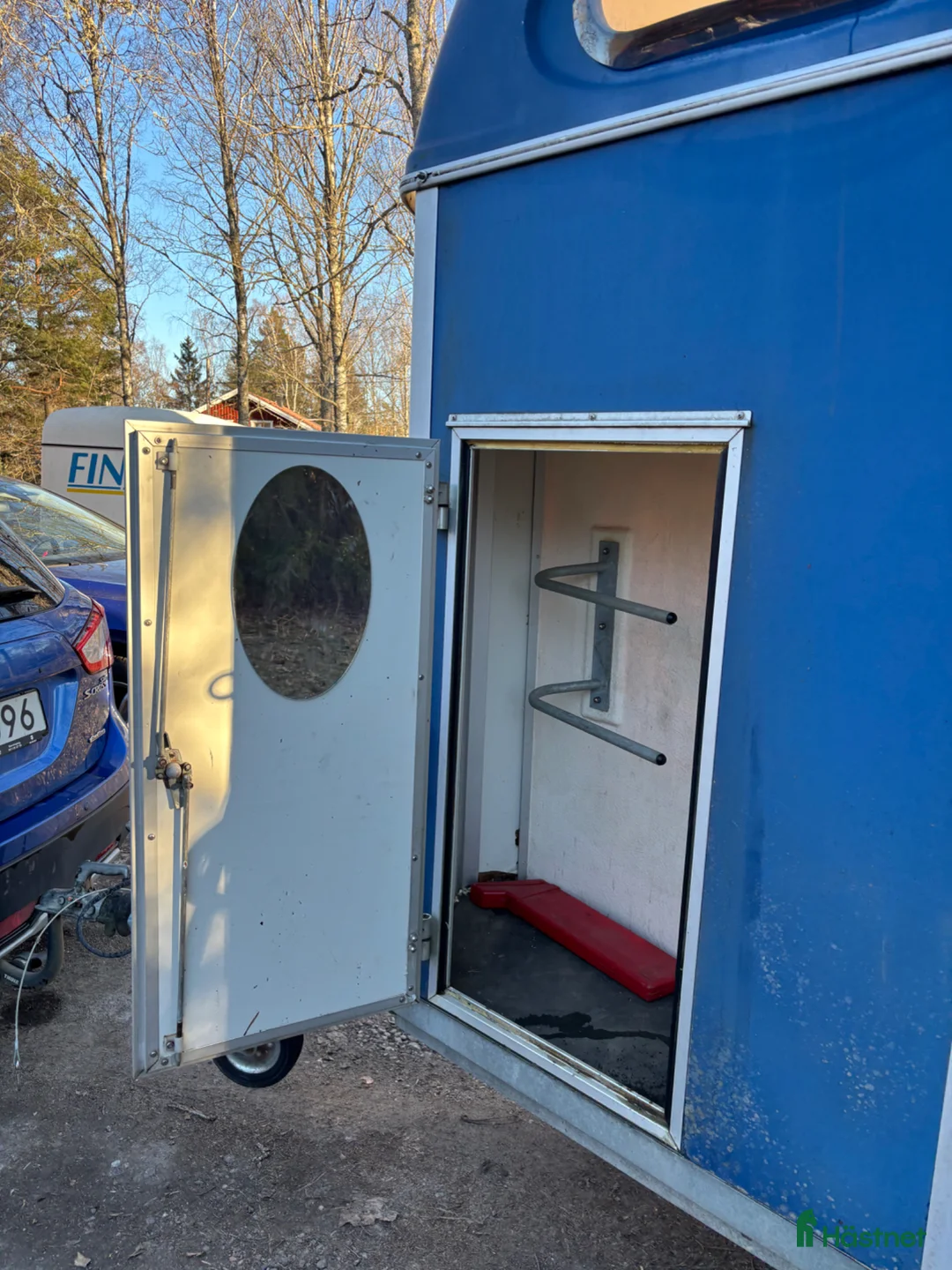 Hästtransporter  fordon & transport till salu: Smidigt hästsläp med sadelkammare - Annons 2