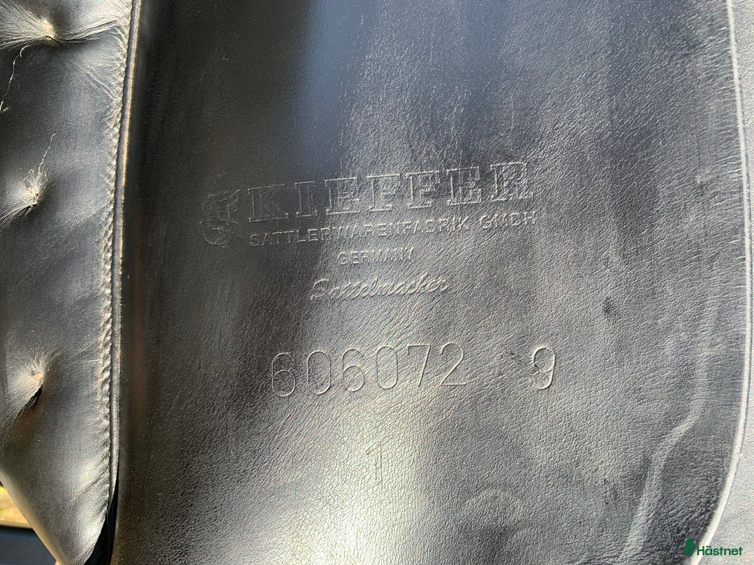 Sadlar hästutrustning till salu: Svart Kieffer med djup sits i Rånäs - Annons 6