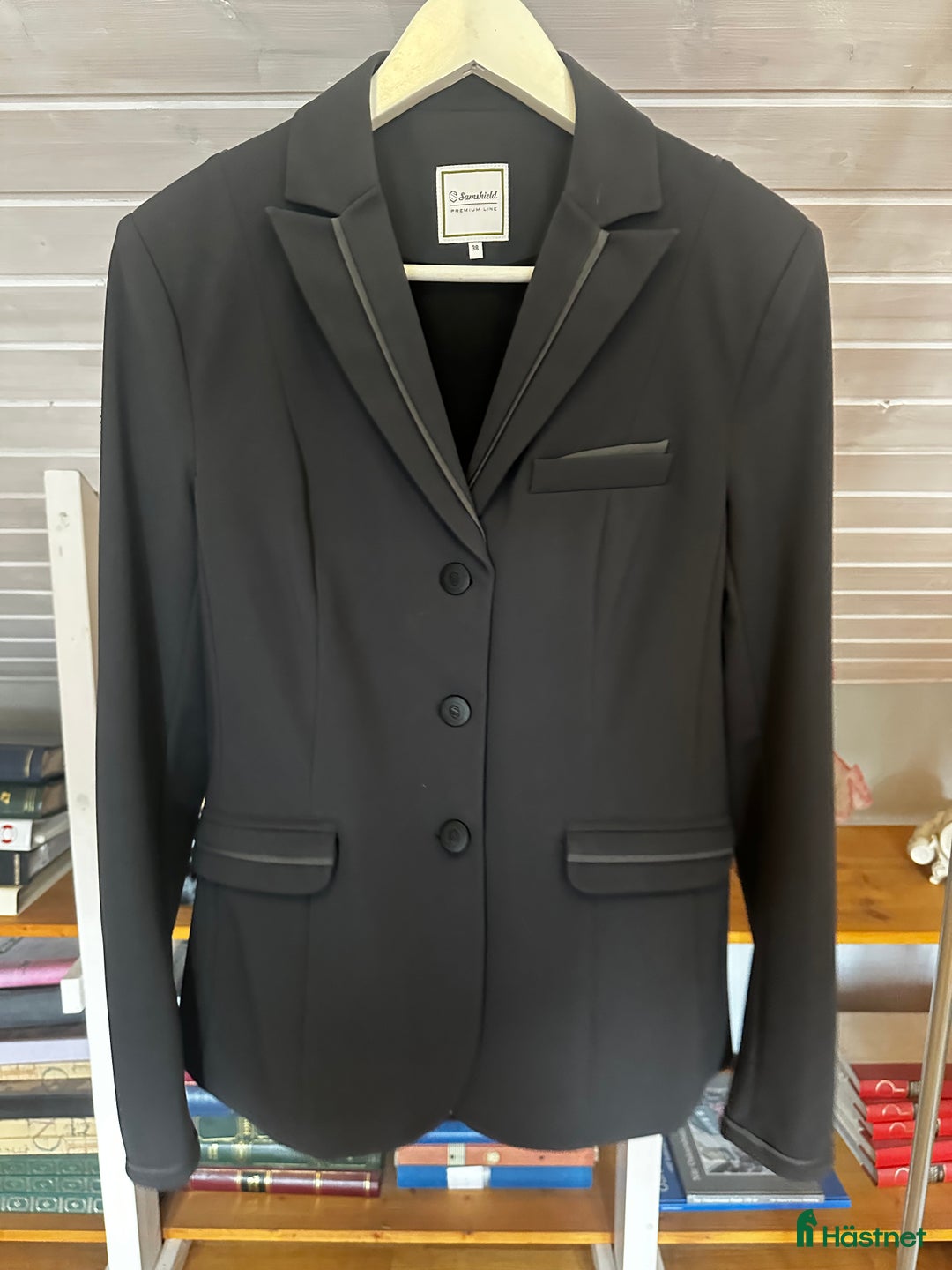 Jackor & Kavajer ryttarutrustning till salu: Samshield tävlingskavaj i nyskick  i Tranås - Annons 2