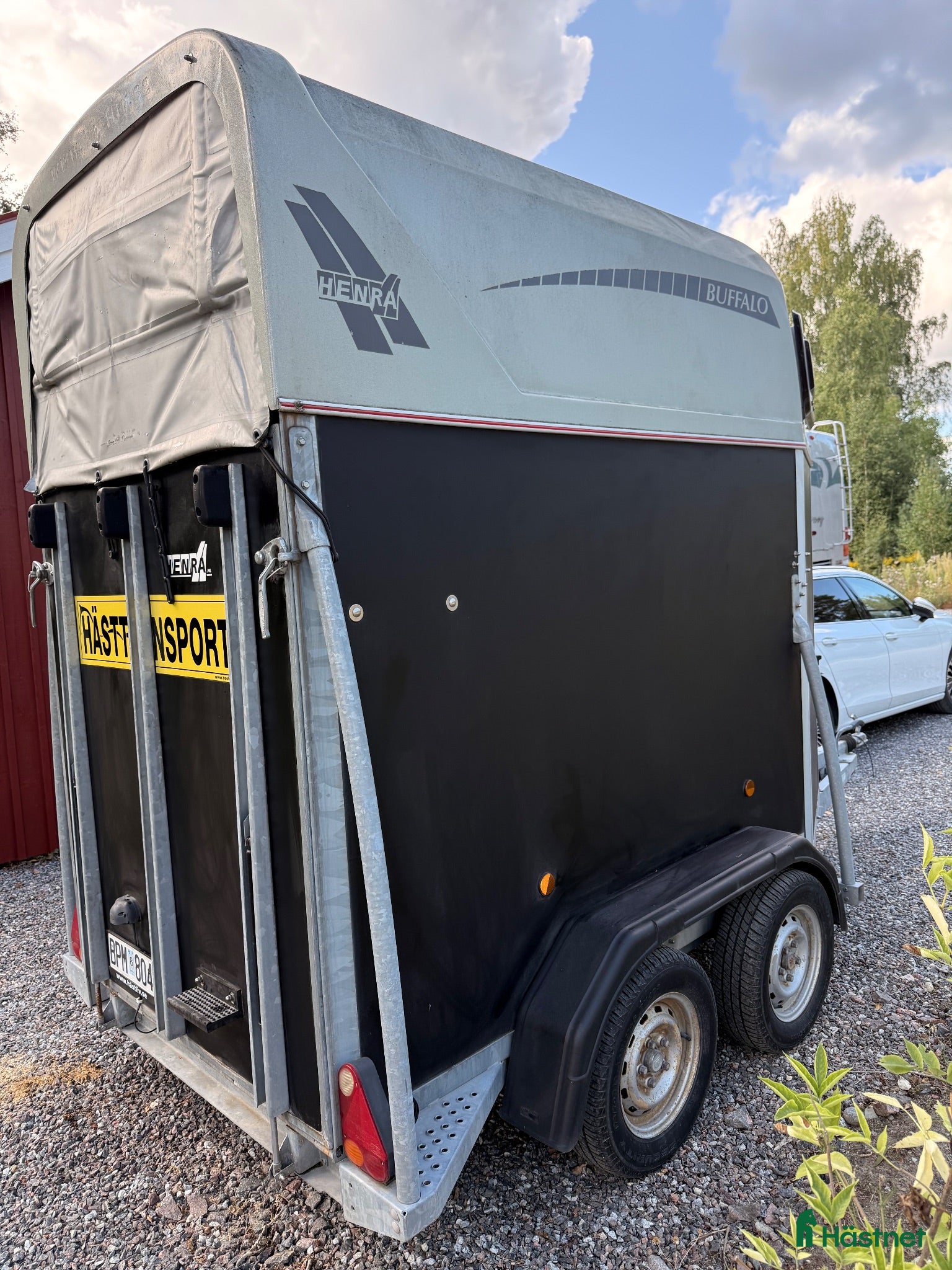 Hästtransporter  fordon & transport till salu: Välskött svart enhästarssläp - Annons 2
