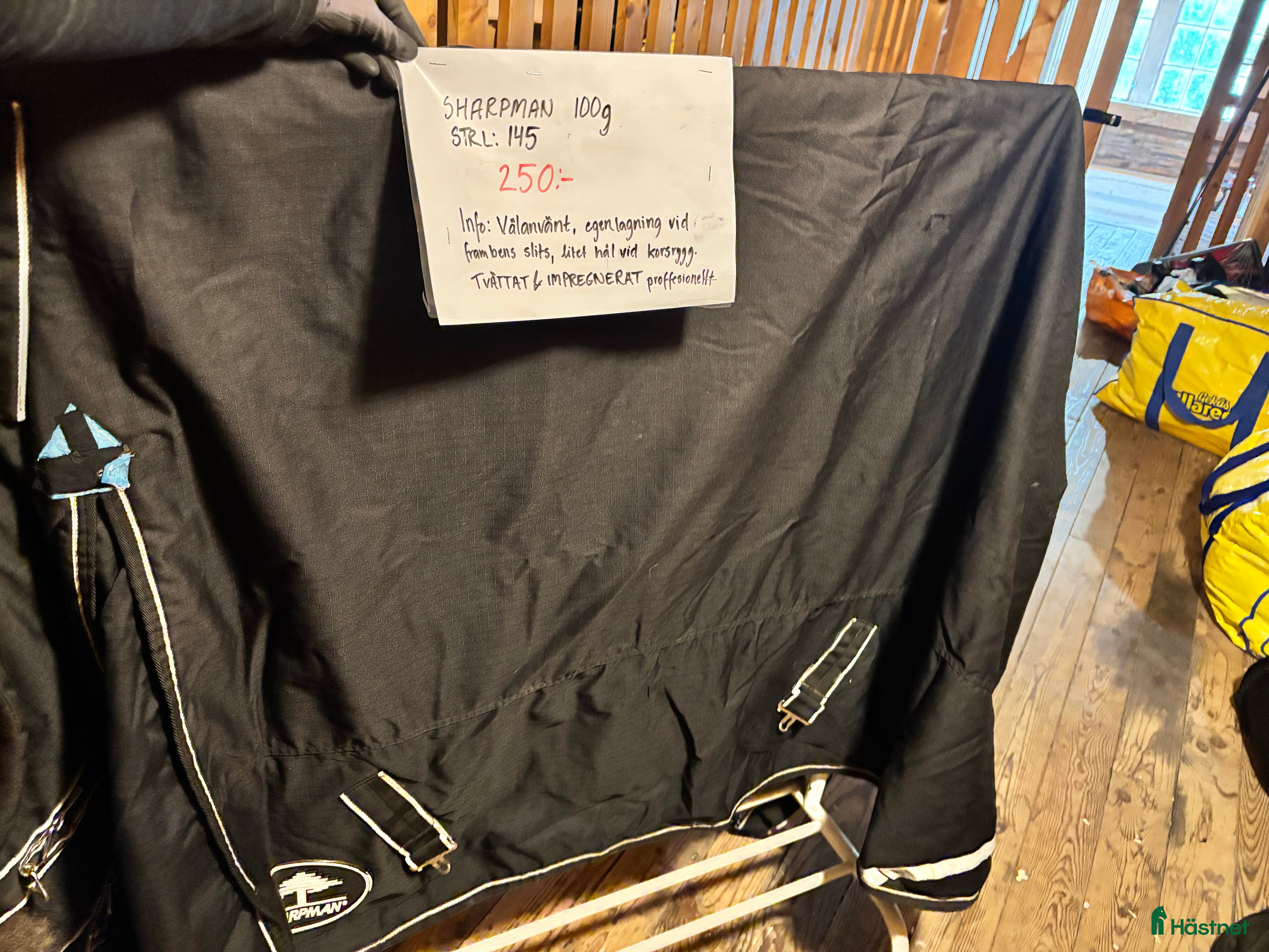 Täcken hästutrustning till salu: Hästtäcken 135-145 plus övrig utrustning i Skänninge - Annons 2