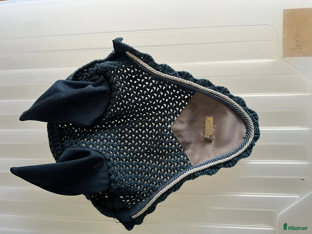 Schabrak & Vojlockar hästutrustning till salu: Equestrian Stockholm schabrak & huva - Annons 2