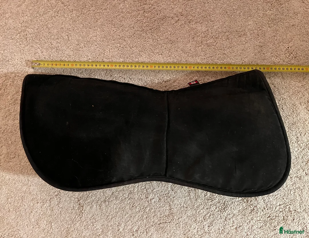 Övrig Hästutrustning hästutrustning till salu: Ogilvy Jumper Half Pad svart i Enskede - Annons 1